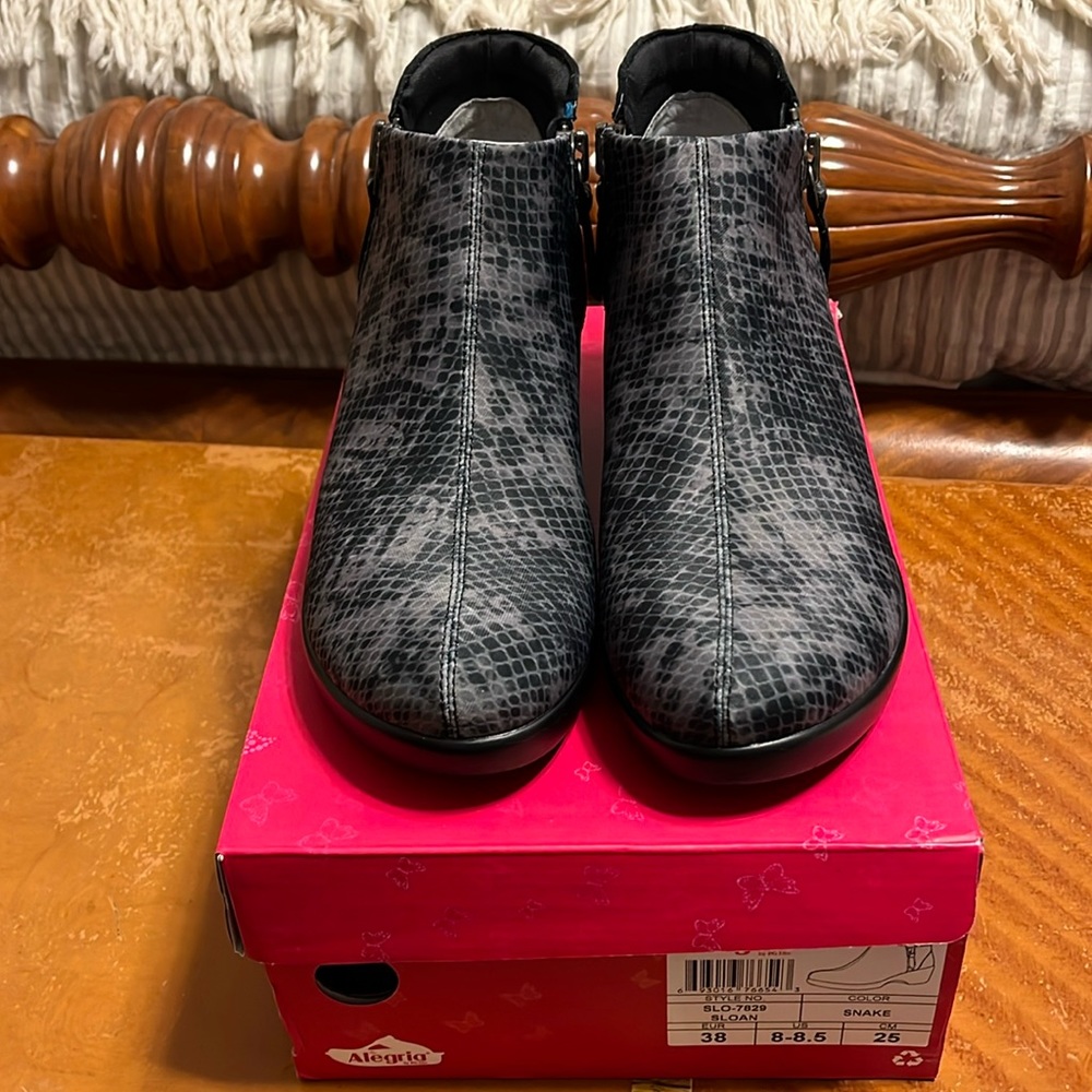 Alegria Sloan Grey Snake Zip Up Wedge Ankle Boots Size 38 (8-8.5)